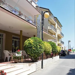 Everest Hotel